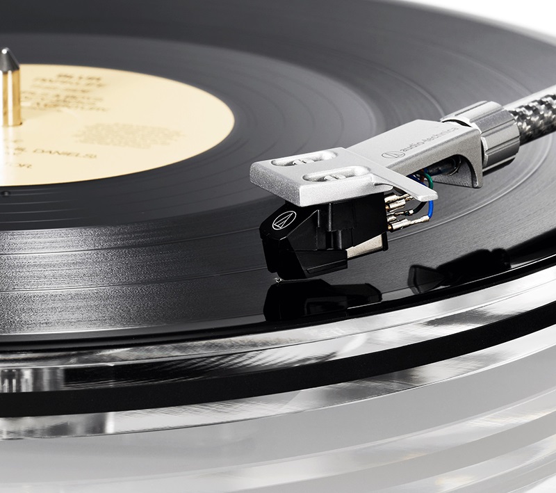 thiết kế đậm chất hoài cổ của Audio Technica AT-LP2022