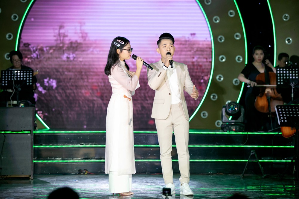 Song ca nam/nữ: 
